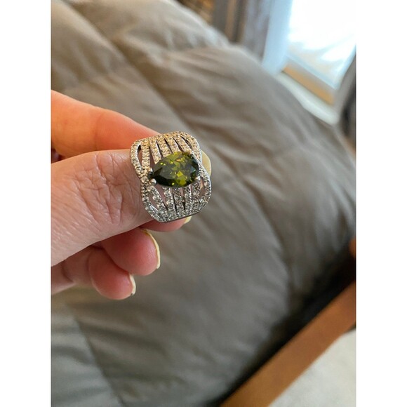 NWT Silver Cubic Zirconia and Peridot Ring Size 9 - Picture 6 of 11